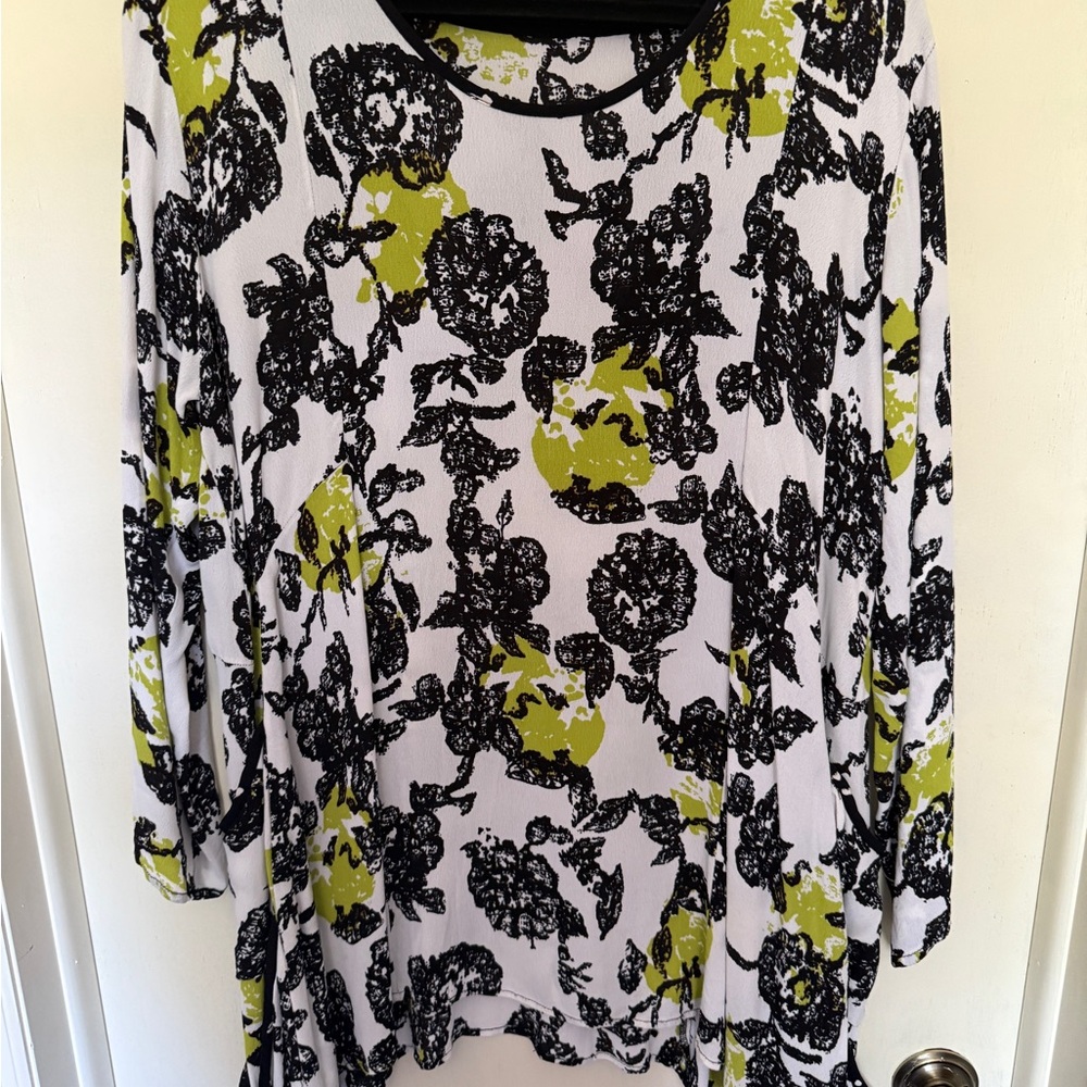 Black and White Boxy Tunic with Peter Pan Collar